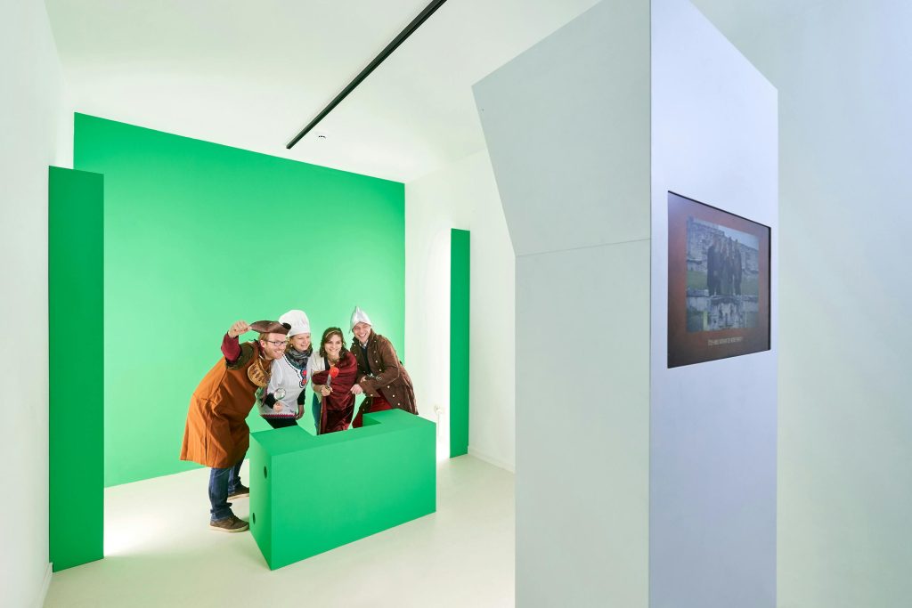 Photo on green background at Choco Story Brussels
