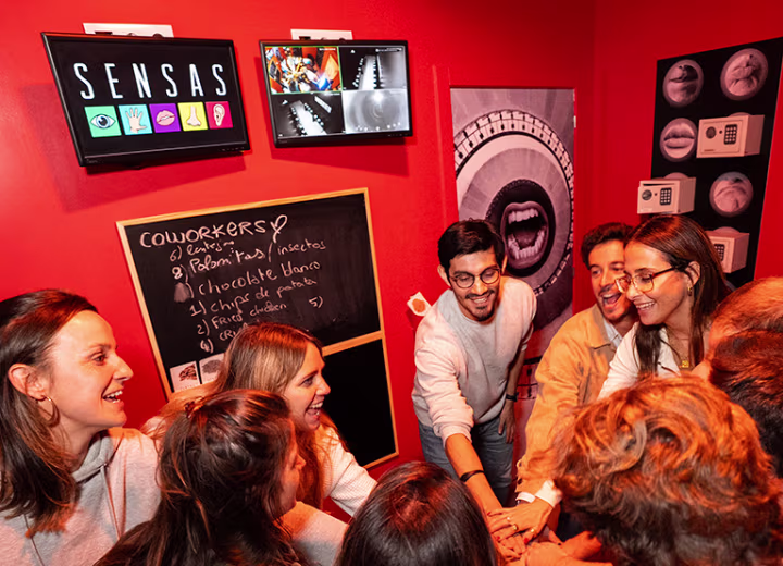 Group participating in SENSAS, immersive activity in Brussels
